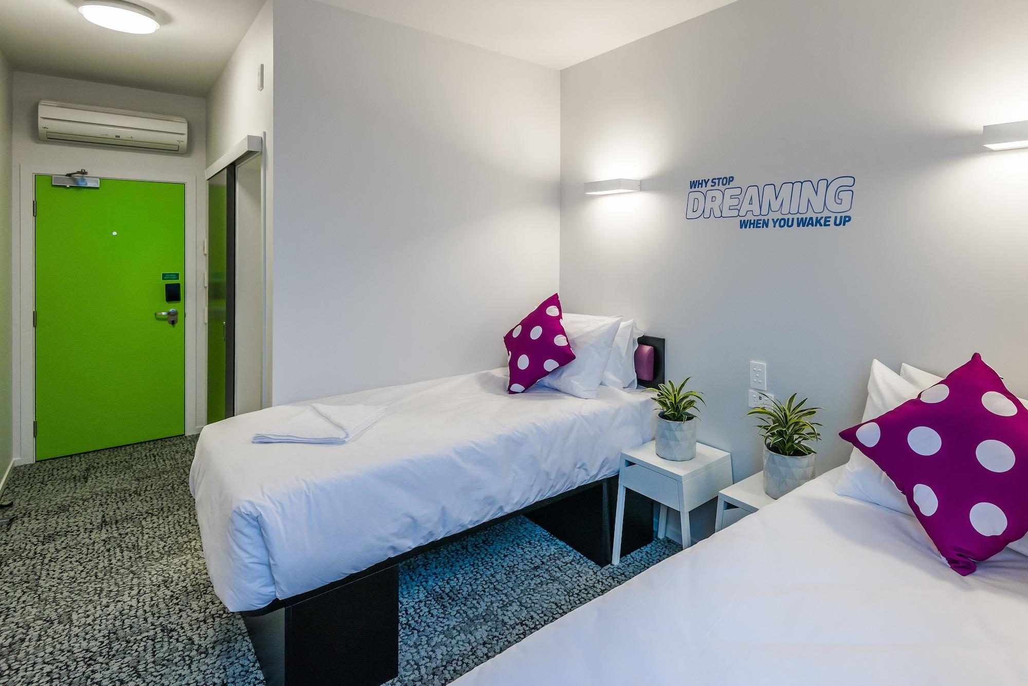بيت شباب جوسي سنوز كرايست تشيرش إيربورت كريستتشيرش المظهر الخارجي الصورة A room at the hotel