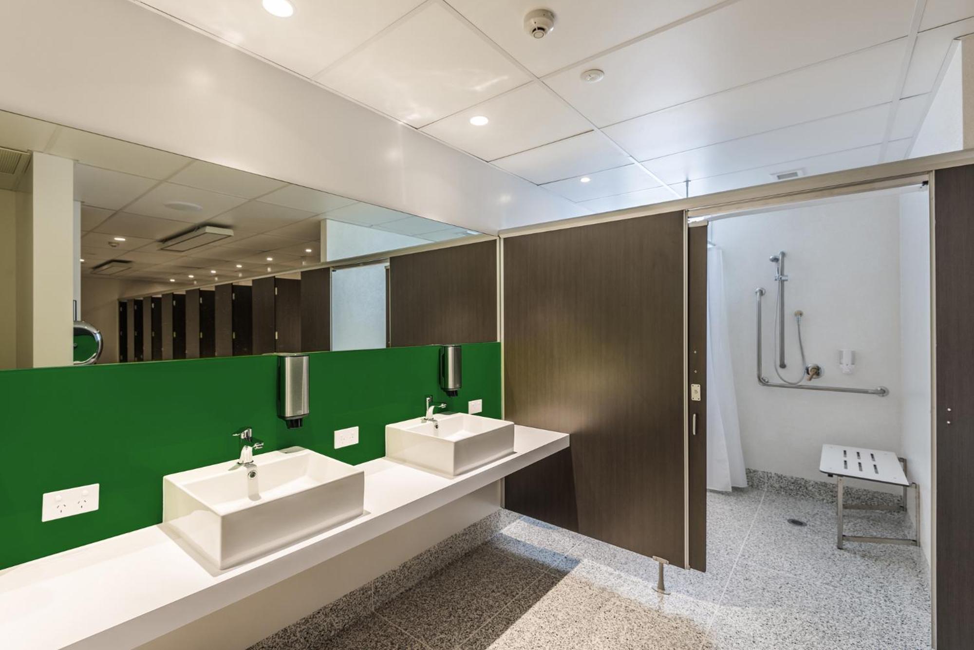 بيت شباب جوسي سنوز كرايست تشيرش إيربورت كريستتشيرش المظهر الخارجي الصورة A washroom at the airport
