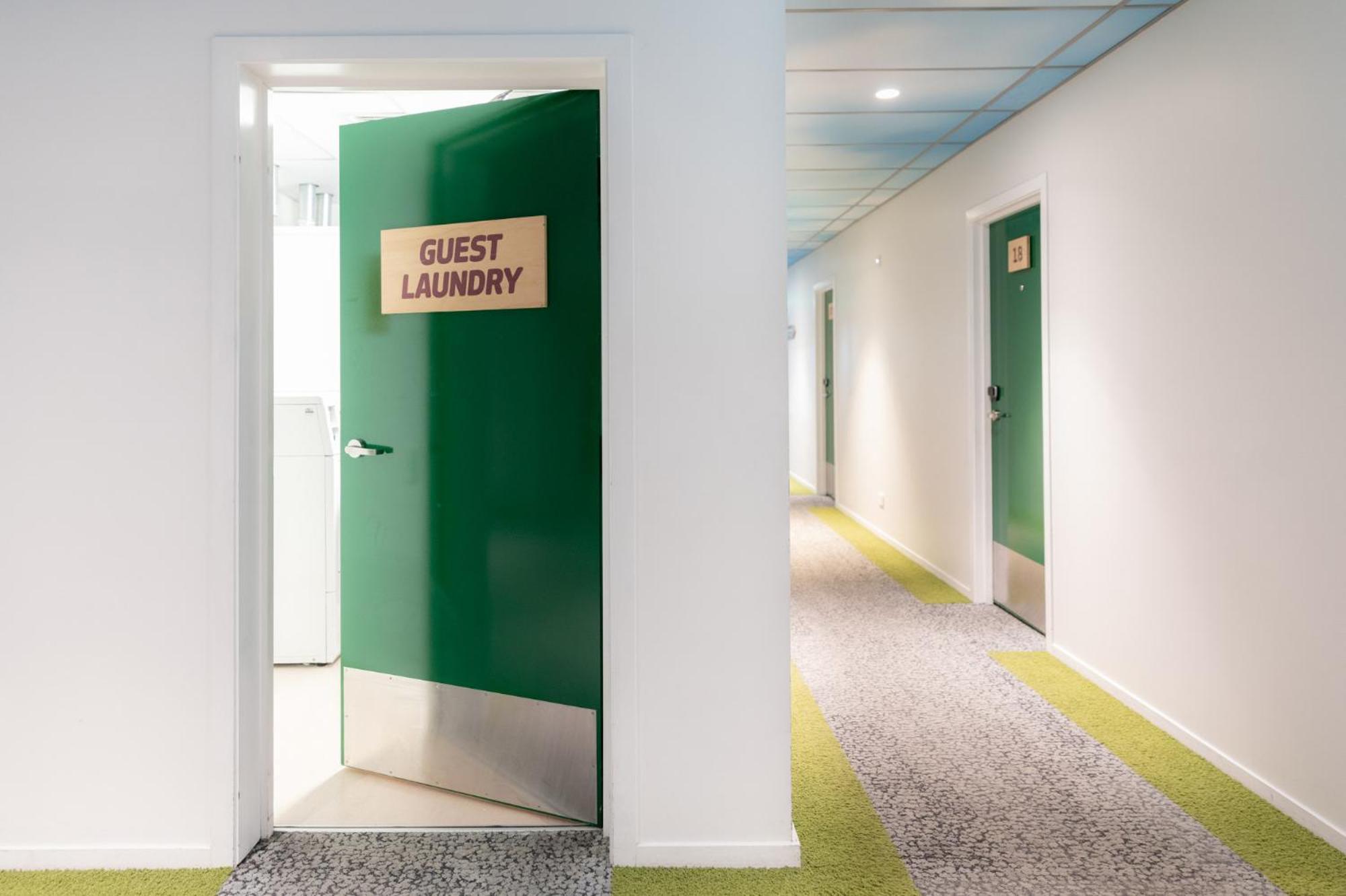 بيت شباب جوسي سنوز كرايست تشيرش إيربورت كريستتشيرش المظهر الخارجي الصورة Laundry facilities at the University of Bath