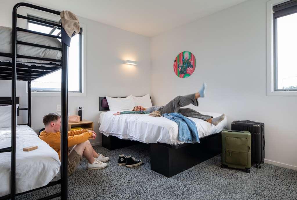بيت شباب جوسي سنوز كرايست تشيرش إيربورت كريستتشيرش الغرفة الصورة A room at the hotel