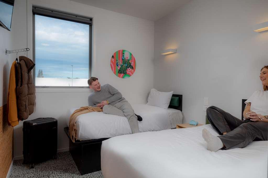 بيت شباب جوسي سنوز كرايست تشيرش إيربورت كريستتشيرش الغرفة الصورة A room at the hotel